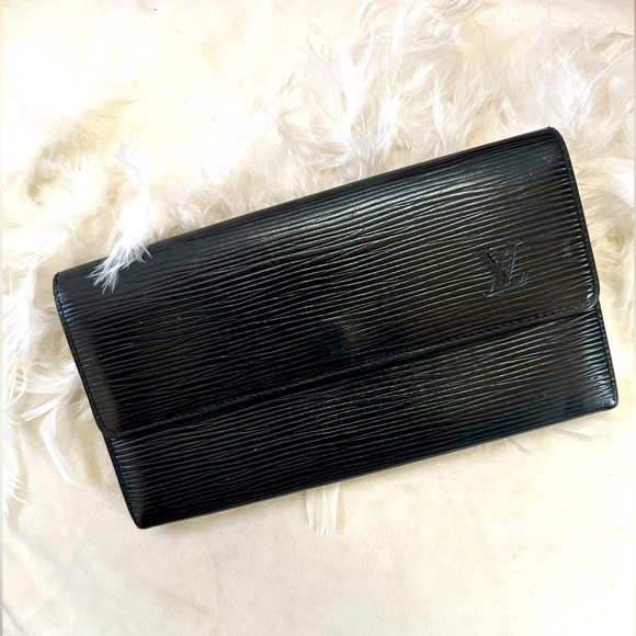 Louis Vuitton Handbags - Louis Vuitton Epi Porte Feuille Sarah Leather Long Bifold Wallet